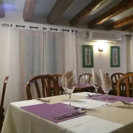 Moli De *